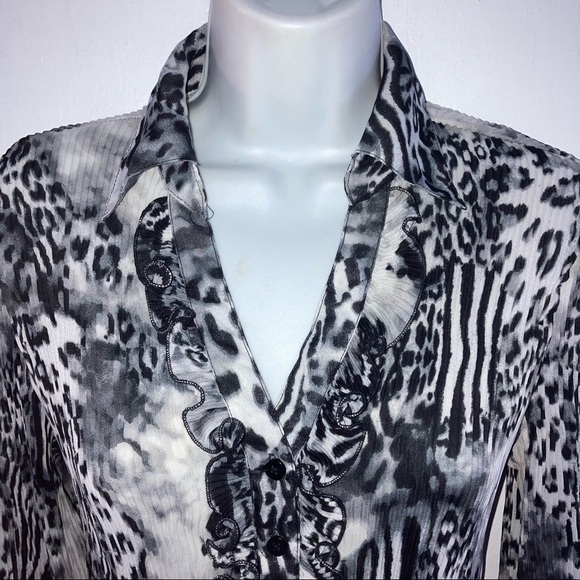 Sioni Crinkle Poly Ruffle Front Animal Print Top M Black White Gray - Picture 2 of 7
